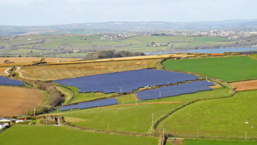 Solar power ban on England’s farms could see farmers missing out on £1bn benefit, analysis reveals