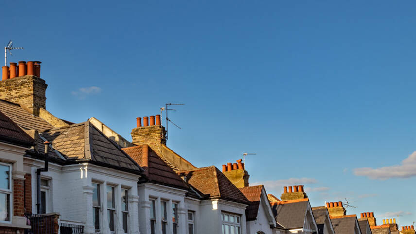 Study: Stalled energy transition efforts adding £1,750 to average household bills in UK
