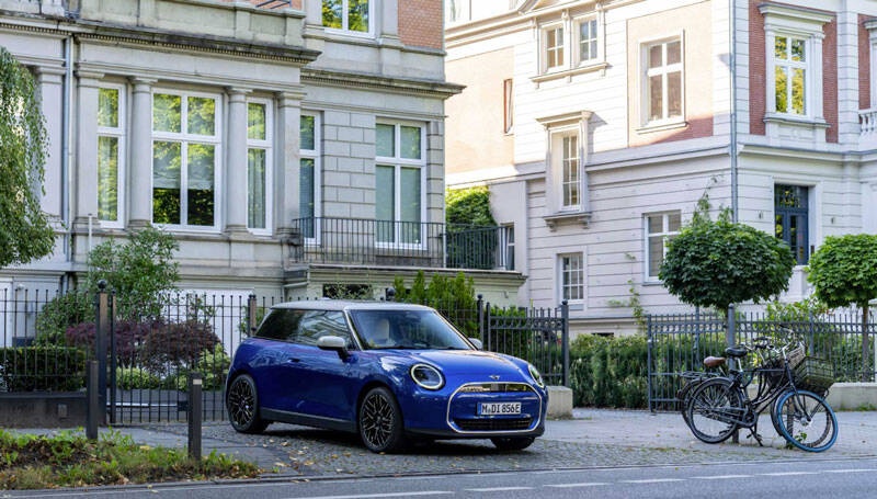 BMW firms up £600m investment to keep electric Mini production in the UK