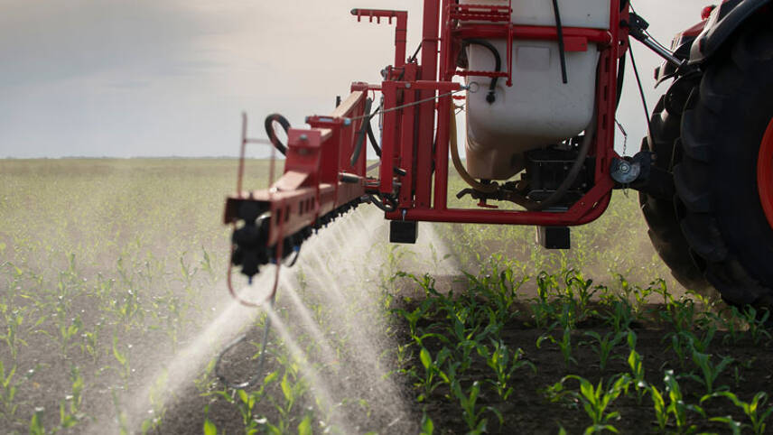 UK ‘must cut pesticide use to tackle climate crisis’