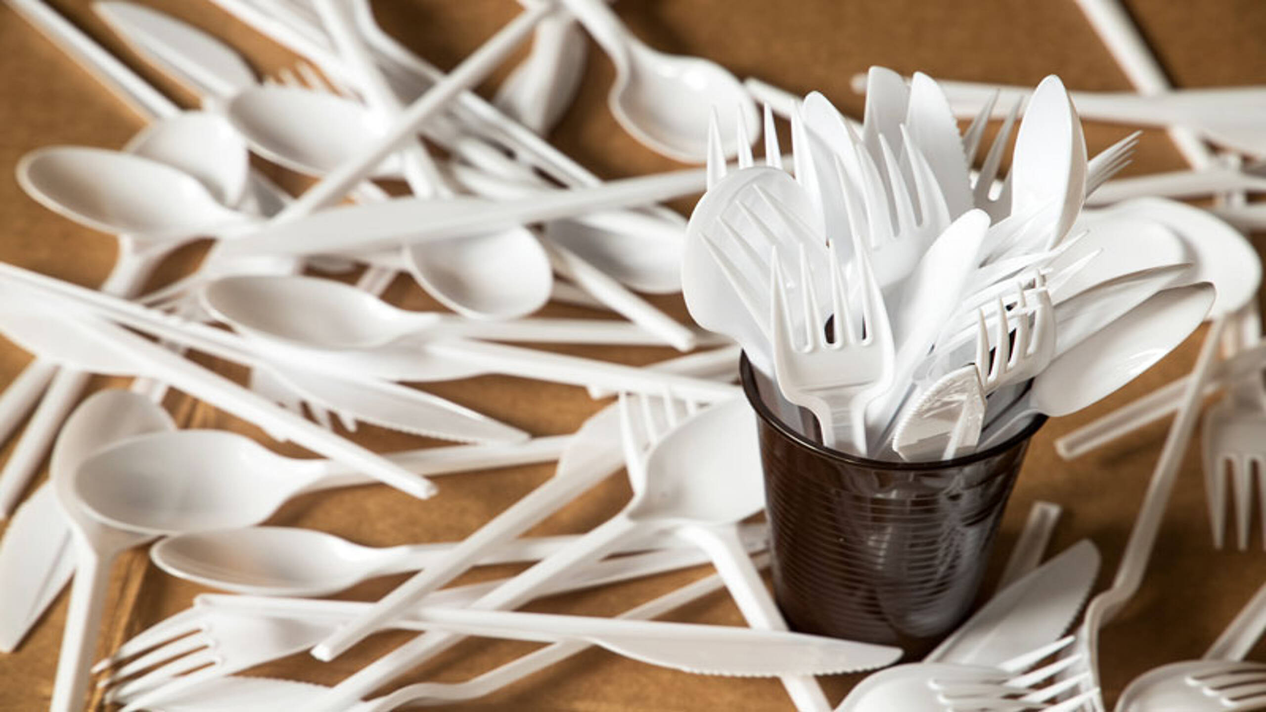 Single-use plastic cutlery and plates to be banned in England