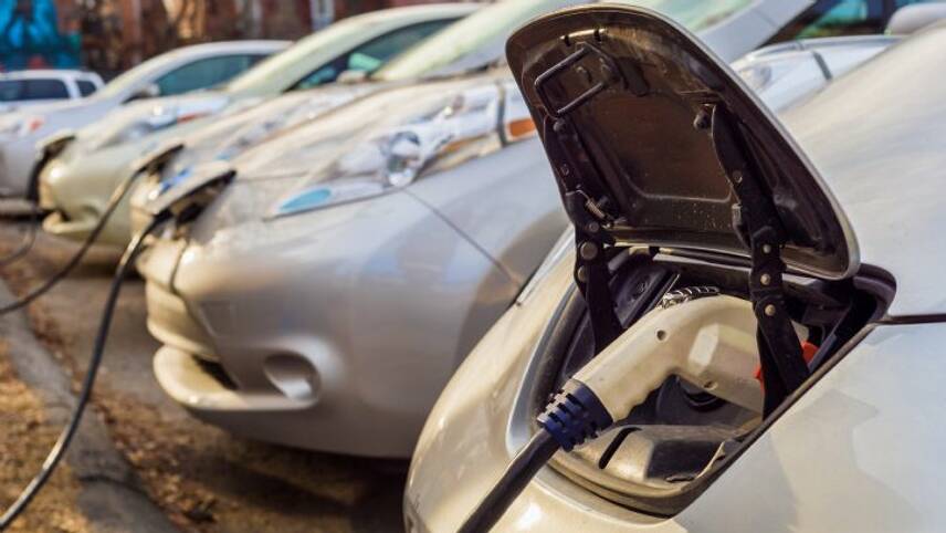 Report: EV industry must make charging network more accessible