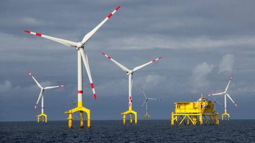Government throws its weight behind offshore wind power expansion