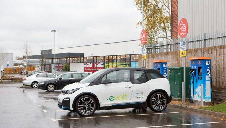 Rapid EV charging points to be installed at 10 major UK shopping hubs