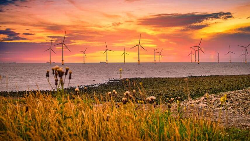 UK climbs to fifth for global renewables market outlook