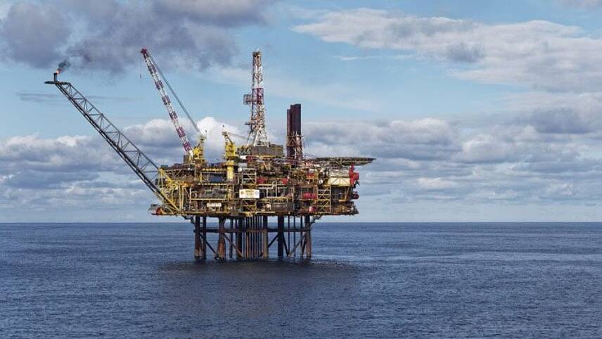 ‘Outrageous hypocrisy’: Government condemned over £16bn oil and gas sector ‘bailout’