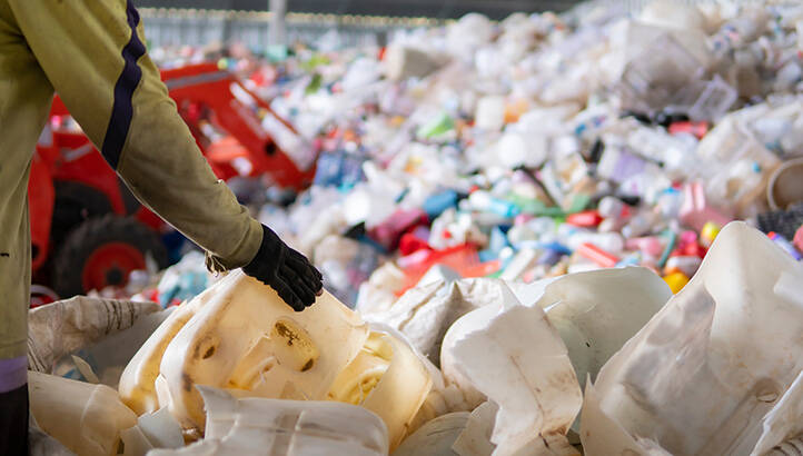 Plastics treaty: Nations agree to publish draft this year