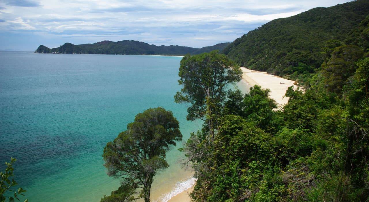 Crowdfunding campaign buys private beach for the public