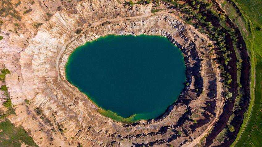 AI-powered critical minerals exploration