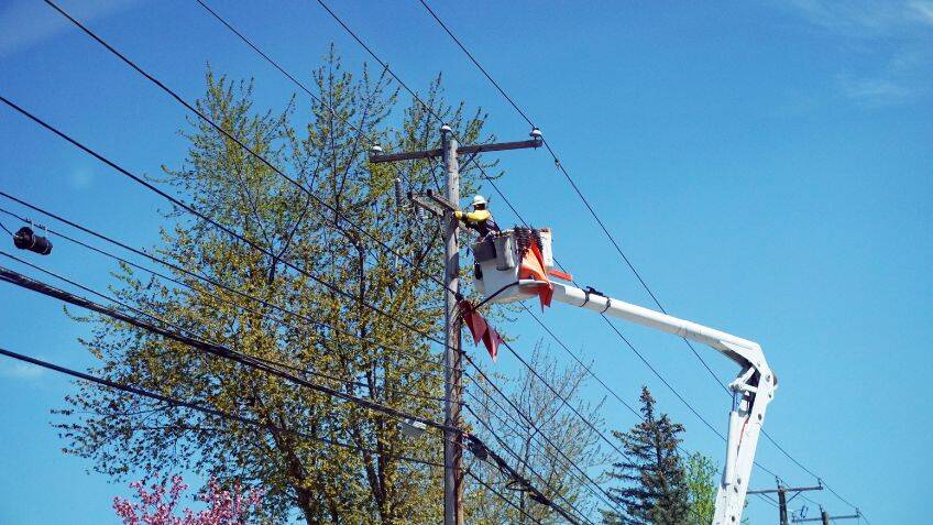 An advanced warning system for power lines