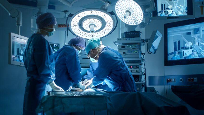 Leveraging AI for future operating rooms