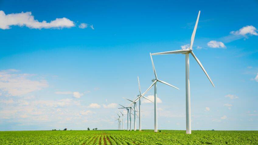 Recycling wind turbines without harsh chemicals