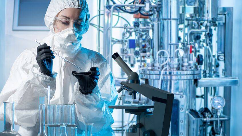 High-efficiency, AI-powered biomanufacturing