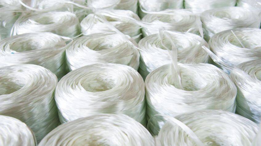 Regenerating fibreglass into high-quality textiles