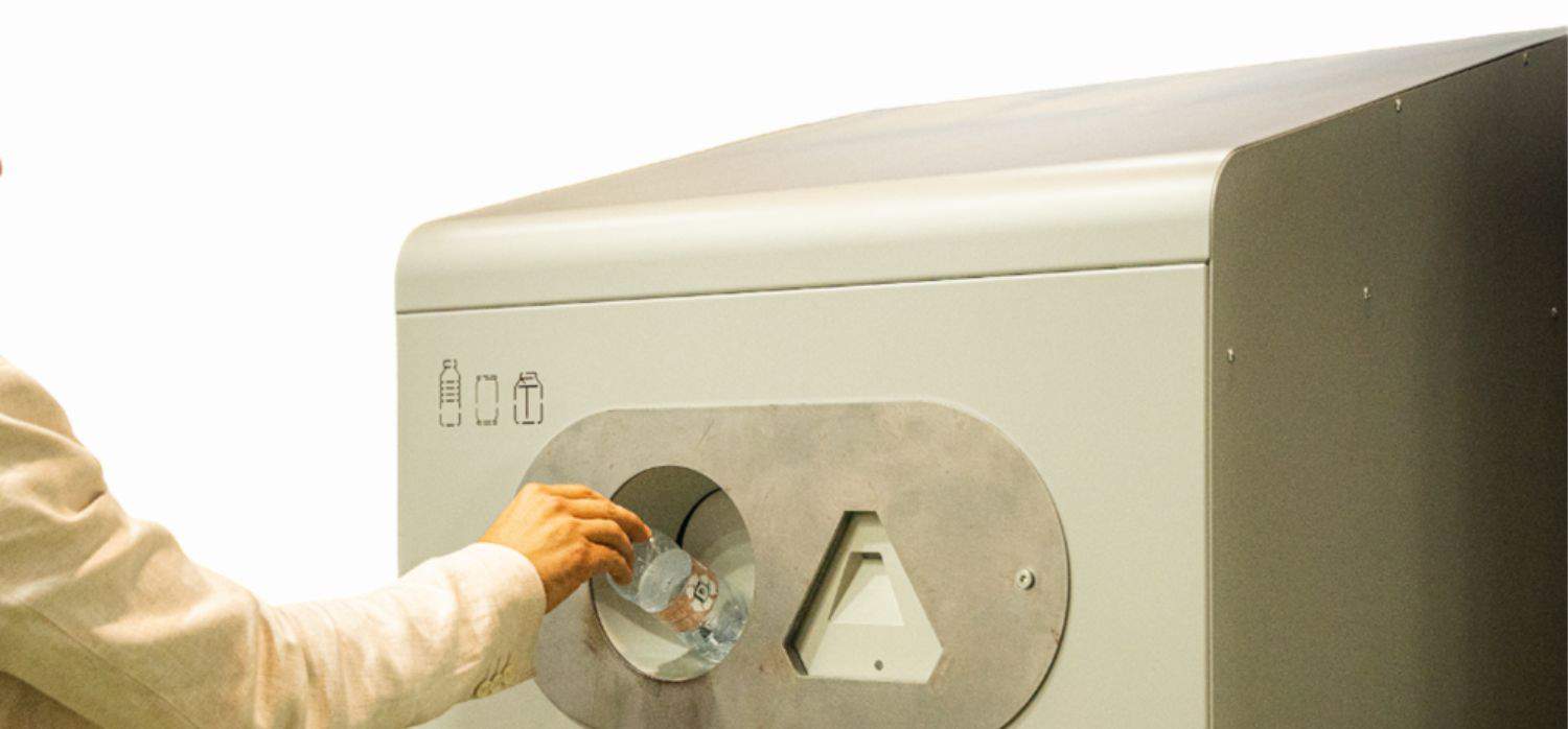 An IoT device turns any bin into a smart one