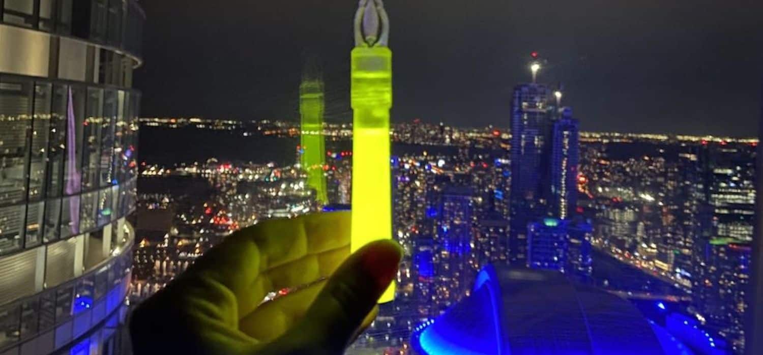 Lighting from bioluminescent glow sticks