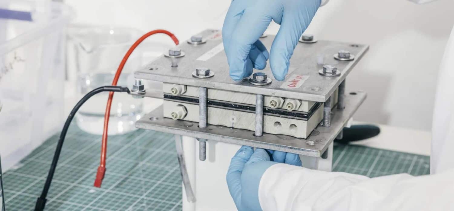 Direct air capture for a renewable grid