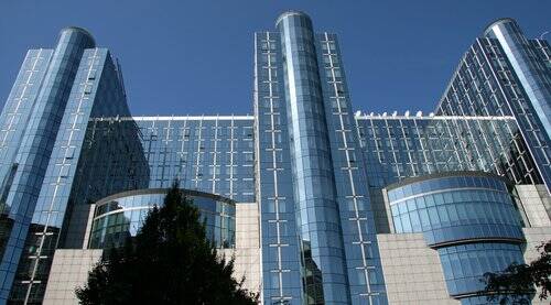 Campaign to nationalise water reaches European Parliament