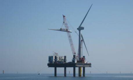 ‘Cut offshore wind costs by drawing on oil and gas expertise’