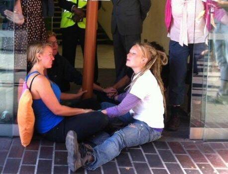 Shale protesters enter Cuadrilla headquarters