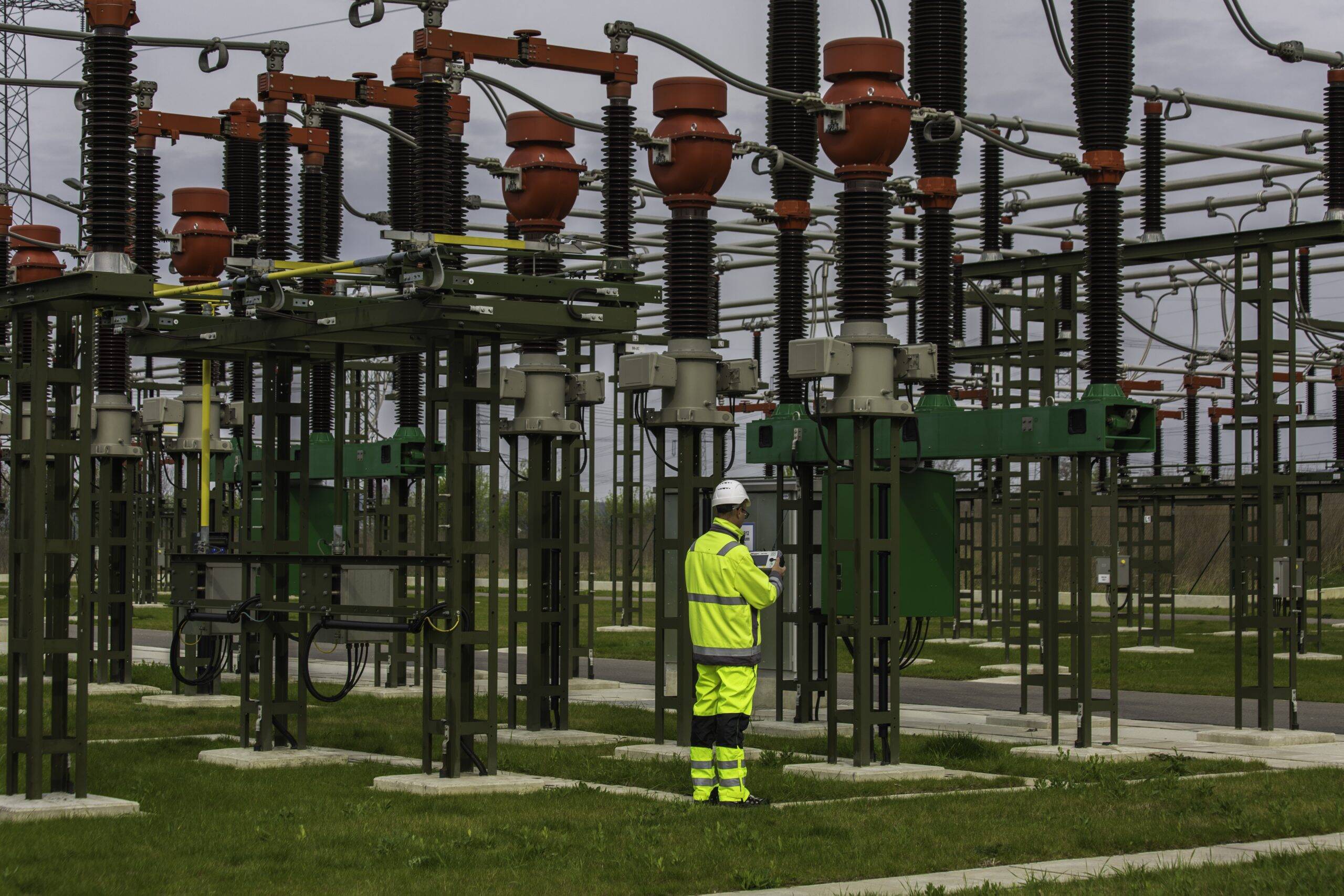Fast non-invasive PD surveying for substations