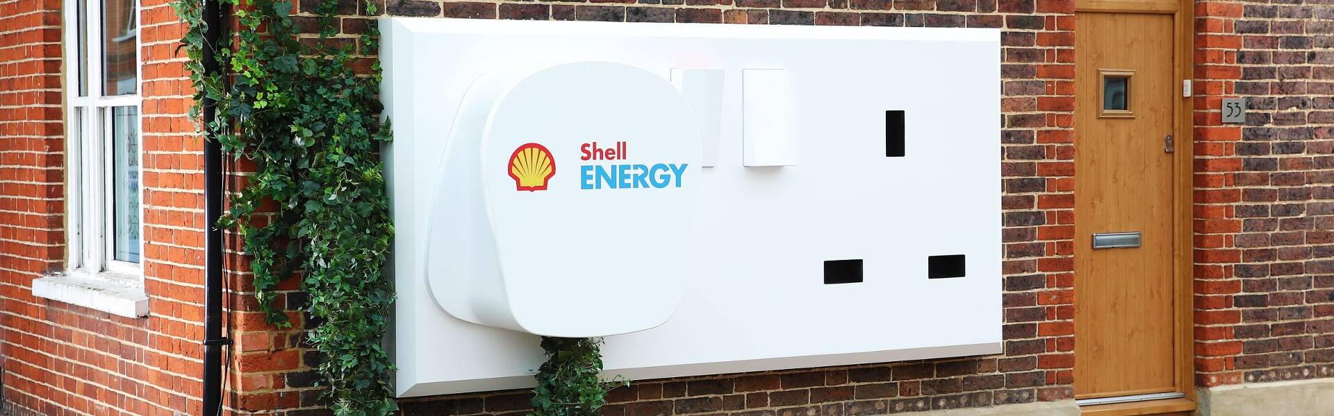 Shell mulls future of UK retail business